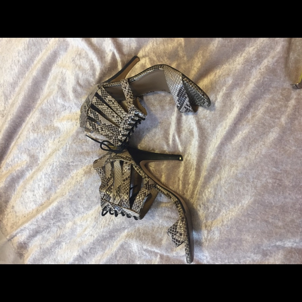 JESSICA SIMPSON Snakepattern Heels